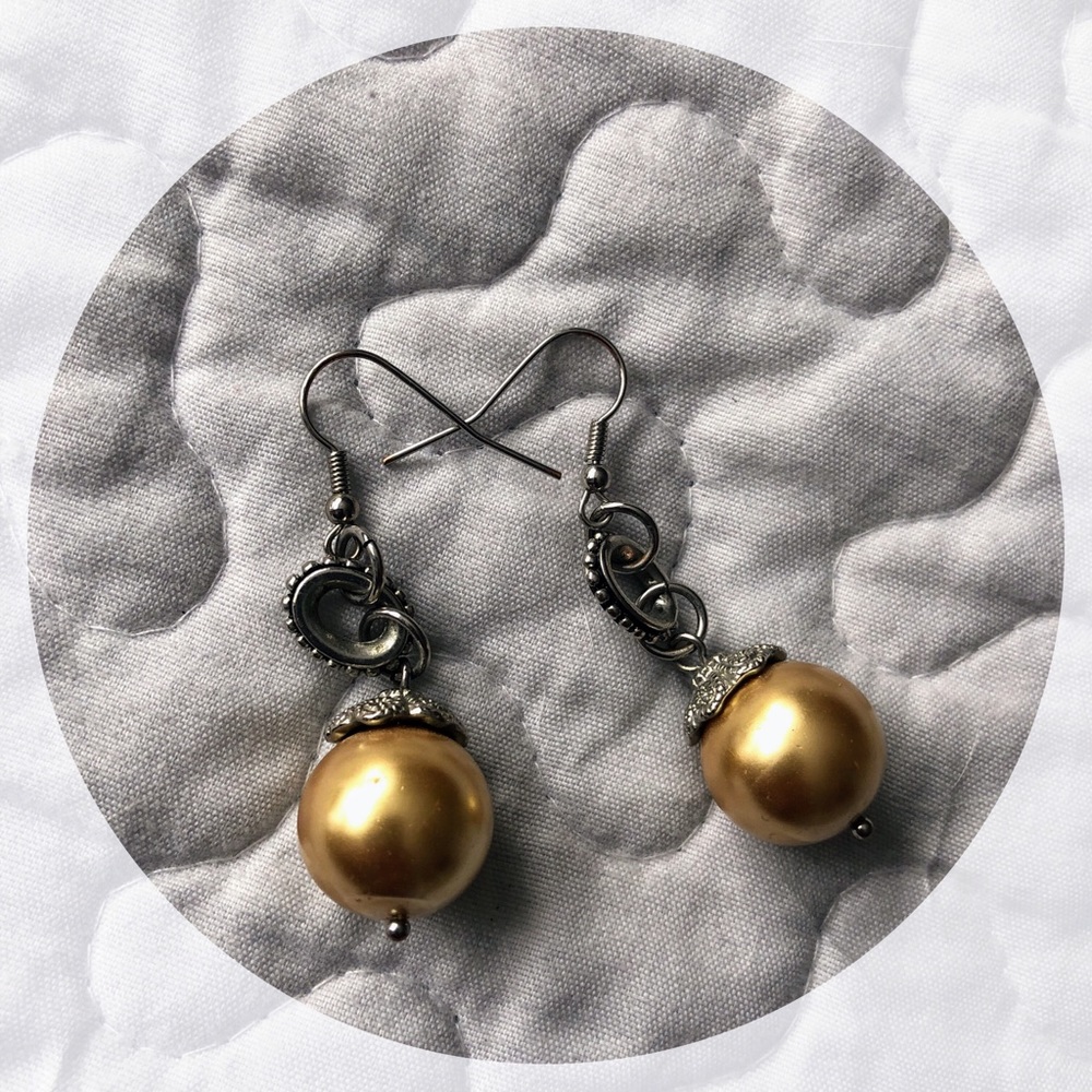 Beautiful Gold Pearl Drop Earings